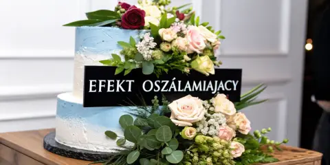 Kwiaty na tort: Jak wybrać bezpieczne i stworzyć arcydzieło?